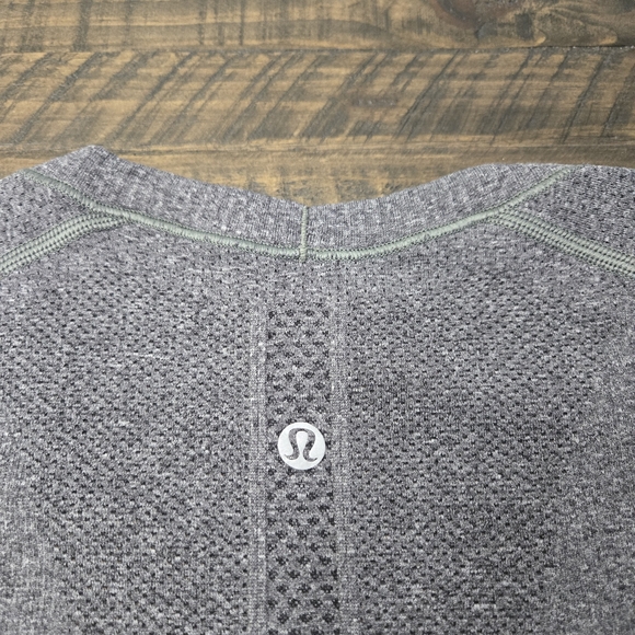 LULULEMON Swiftly Tech Tee |‎ 12 - Picture 3 of 4